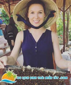 Tour Du Lịch Miền Tây 1 Ngày: Thới Sơn, Cồn Phụng (Xe Ngựa) 11 Tham Quan Trang Trại Nuôi Ong Và Thưởng Thức Trà Mật Ong Phấn Hoa
