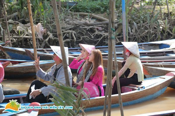 &Quot;Ác Nữ&Quot; Băng Di Của “Gạo Nếp Gạo Tẻ” Diện Áo Bà Ba, Đội Nón Lá Mộc Mạc Khiến Khán Giả Miền Tây Thích Thú 15 &Quot;Ác Nữ&Quot; Băng Di Của “Gạo Nếp Gạo Tẻ” Diện Áo Bà Ba, Đội Nón Lá Mộc Mạc Khiến Khán Giả Miền Tây Thích Thú